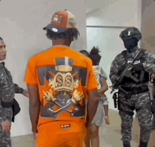 开云平台-厄瓜多尔球员躲床底逃劫，妻女被绑架后获救