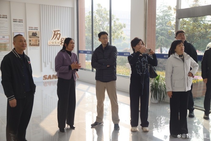 在线体育-中国篮球协会副主席杨阳一行莅临武汉女篮进行调研指导