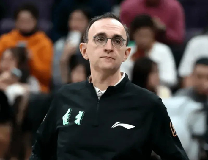 胜四川发布会！乌戈与莫兰德强调打快，点出做好防守与保护篮板！|辽宁|篮球|张陈治锋|杨鸣|内线_新浪体育_新浪新闻