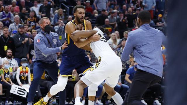 官方网站-爵士步行者共4人遭驱逐 冲突频发也是新版本的锅？