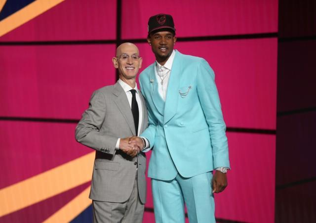 体育平台-加兰：新赛季冲击全明星 和塞克斯顿搭档很轻松