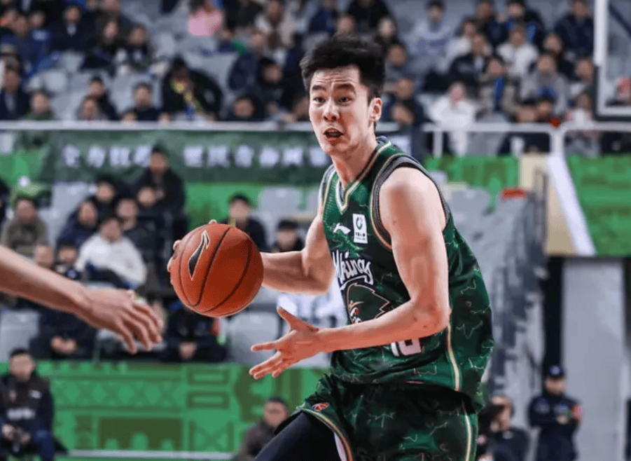 开云官方-男篮21人名单！赵睿领衔，两人遗憾落选，场均5分之人入选引争议