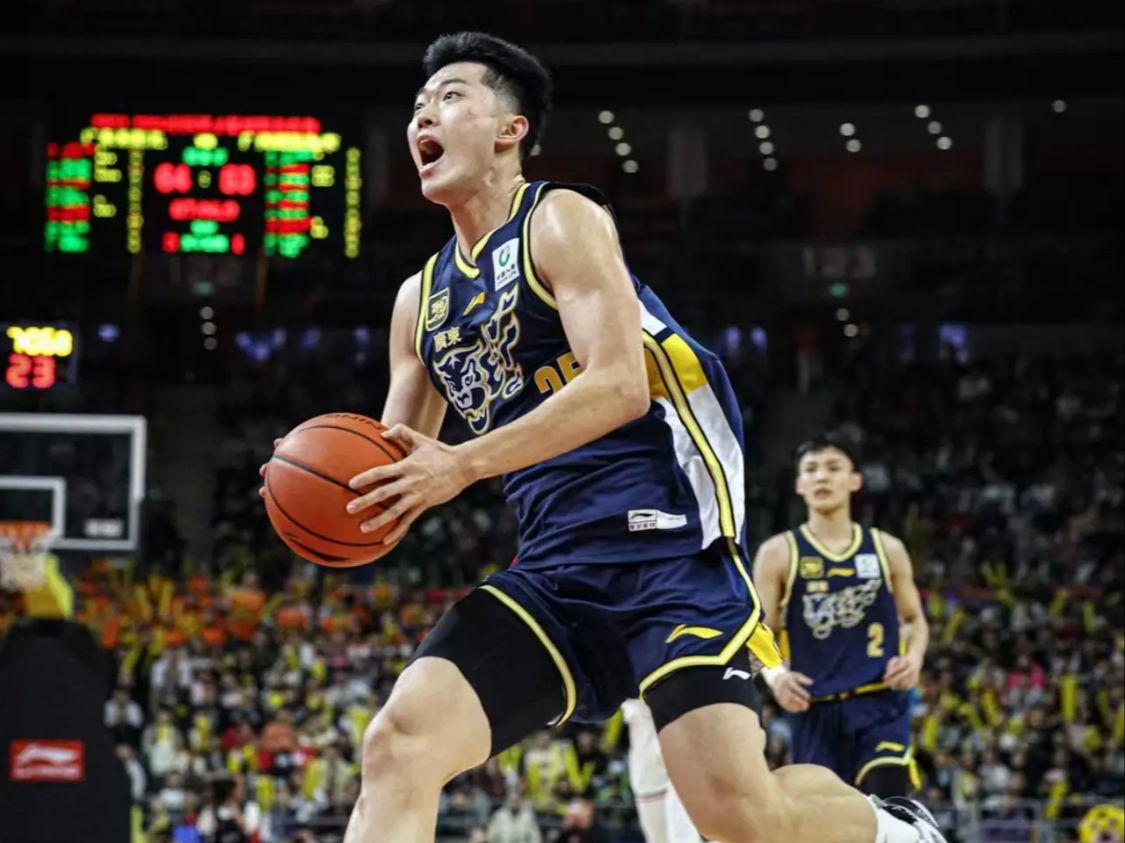 21分钟得3分，场均1.7分1.1板，球迷：只要你上就知道杜锋不想赢